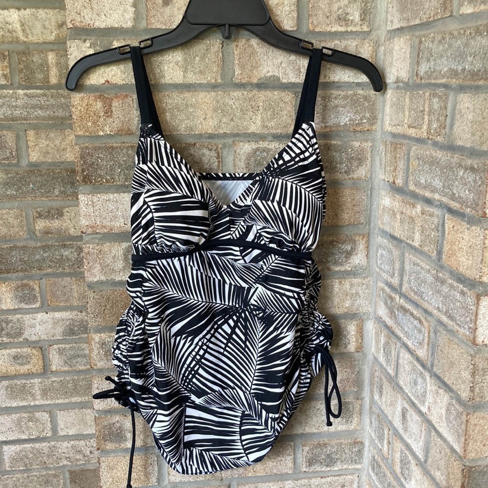 Liz Lange maternity black tropical tankini top size Small